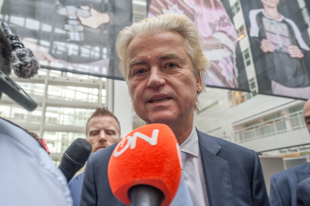 Ολλανδία: Ο ακροδεξιός Βίλντερς παραδέχθηκε την ήττα του στις εκλογές – Παραιτείται ο Τίμερμανς