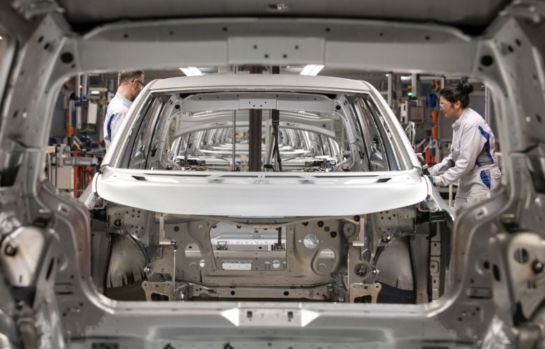 Οι αυτοκινητοβιομηχανίες αναζητούν παντού τσιπ, καθώς η κρίση εφοδιασμού επιδεινώνεται