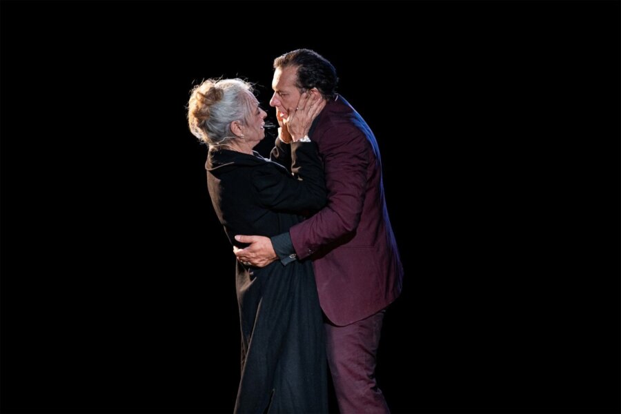 «Οιδίπους Τύραννος»: Η βραβευμένη παράσταση του Θανάση Σαράντου επιστρέφει στο Θέατρο ΡΟΕΣ για 15 τελευταίες εμφανίσεις