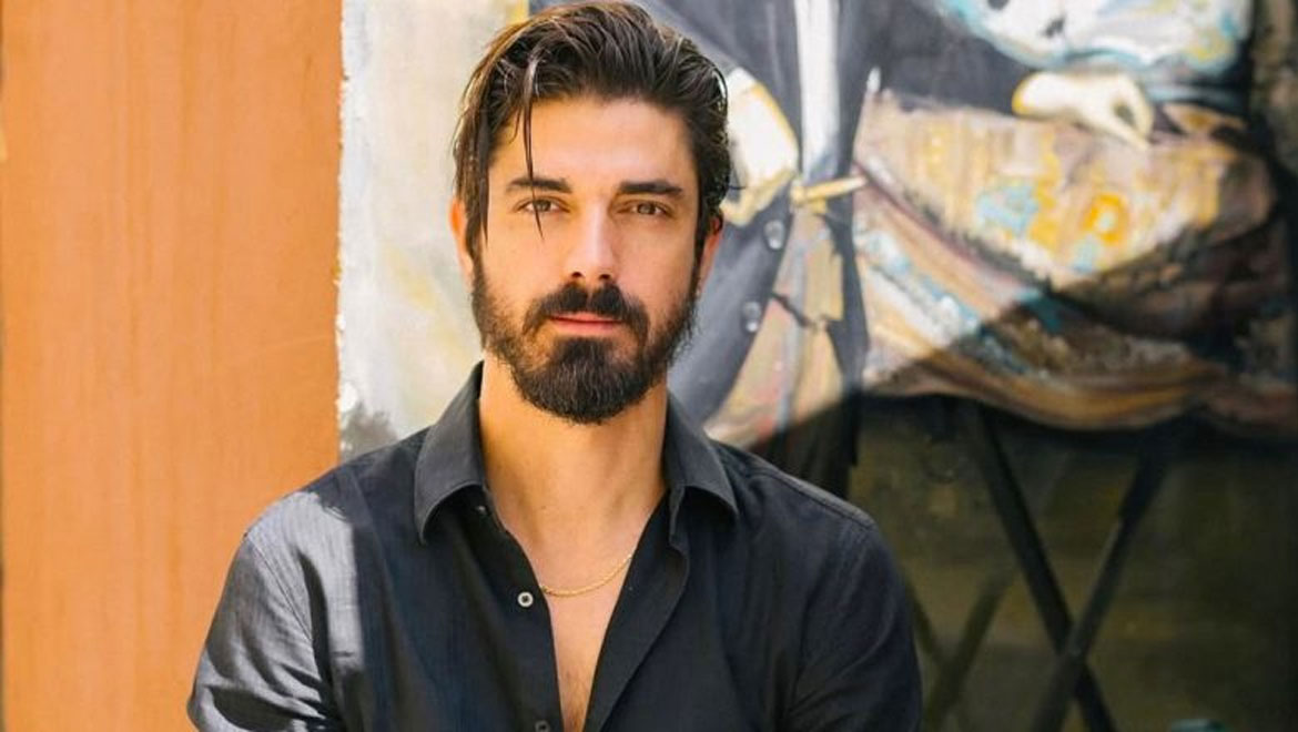 Δημήτρης Γκοτσόπουλος: Έγινε 40 ετών - Η έκπληξη για τα γενέθλιά του στα γυρίσματα του «Άγιου Έρωτα»