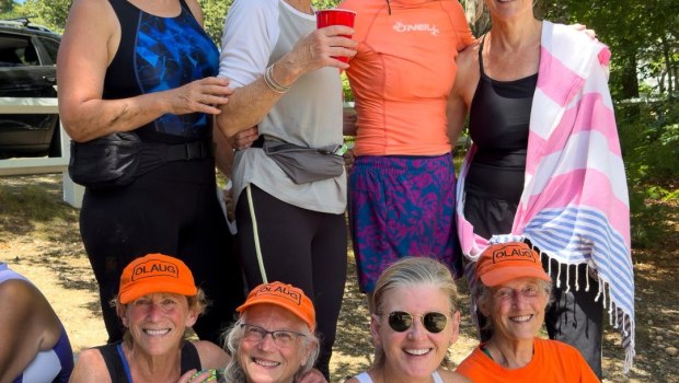 Οι γιαγιάδες του βυθού: Η ομάδα ηλικιωμένων γυναικών που καθαρίζει υποθαλάσσια σκουπίδια