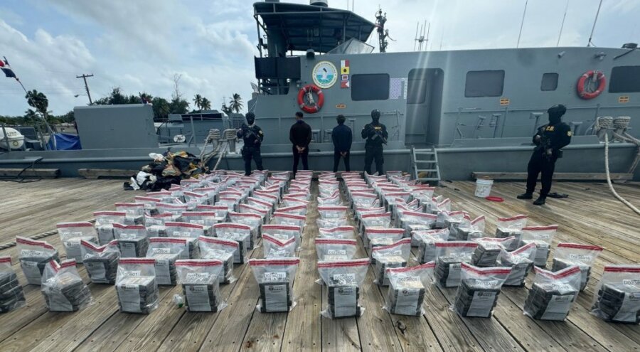 Σκάφος που μετέφερε 650 δέματα με κοκαΐνη εντοπίστηκε στην Δομινικανή Δημοκρατία