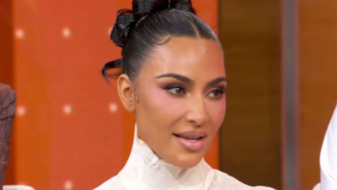 Kim Kardashian: «“Δεν πάτησε ποτέ άνθρωπος στο φεγγάρι”» – Σάλος στο Hollywood με τις δηλώσεις της