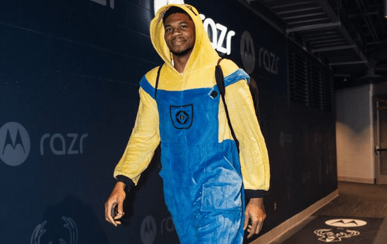 Φοβερή εμφάνιση: Ο Γιάννης Αντετοκούνμπο ντύθηκε minion για το Halloween (vid)