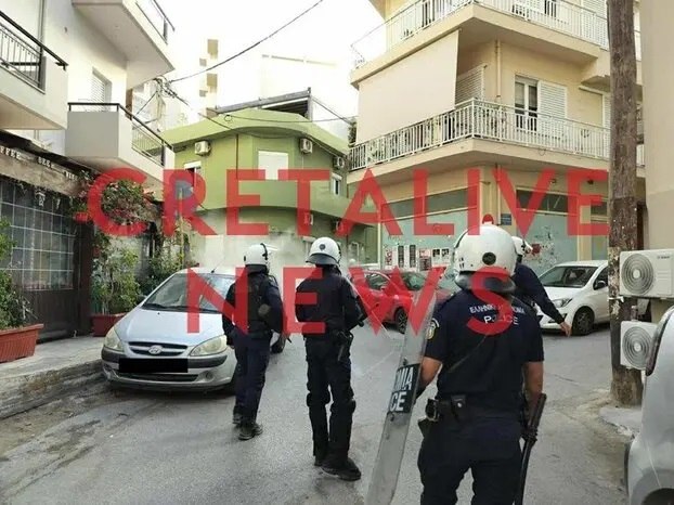 Κρήτη: Επέμβαση της ΕΛ.ΑΣ. στην κατάληψη «Ευαγγελισμός» στο Ηράκλειο - Έξι συλλήψεις