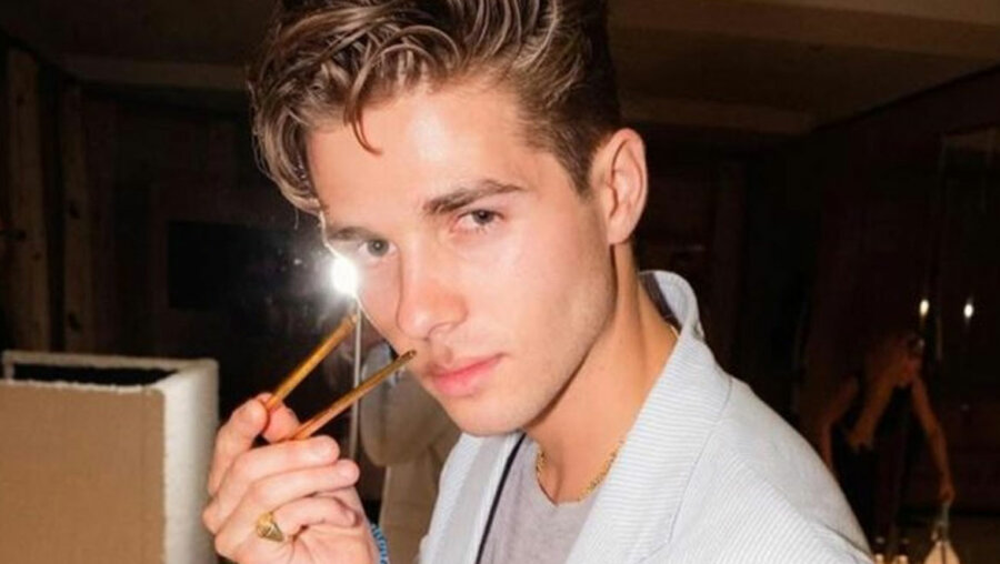 Αχιλλέας Ντε Γκρες: Σε σχέση με γνωστή ηθοποιό ο γιος του Παύλου και της Μαρί Σαντάλ – Του έχει κλέψει την καρδιά