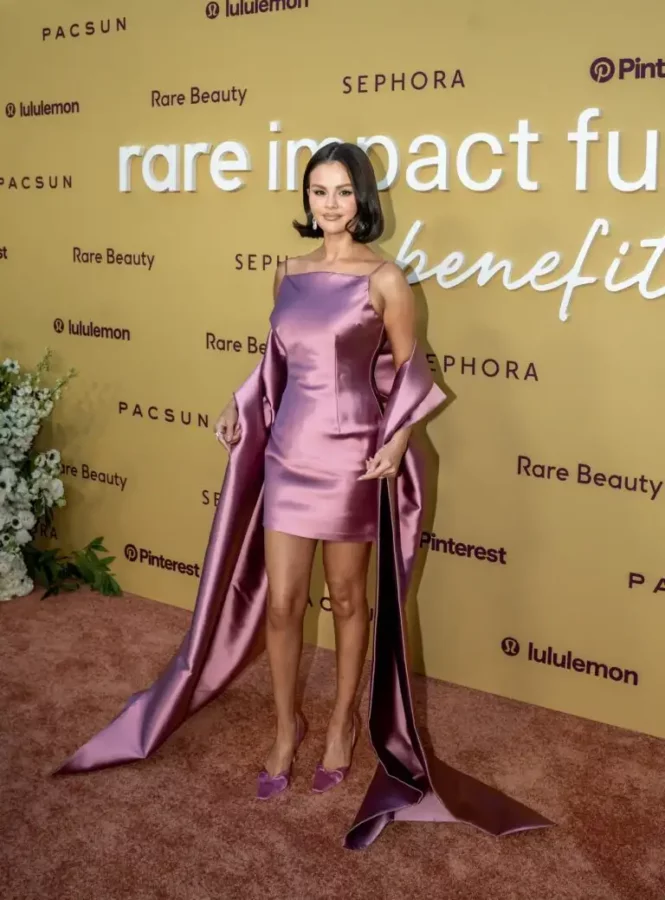 Η Selena Gomez σε μία από τις πιο elegant εμφανίσεις της - Δεν επέλεξε μαύρο χρώμα!