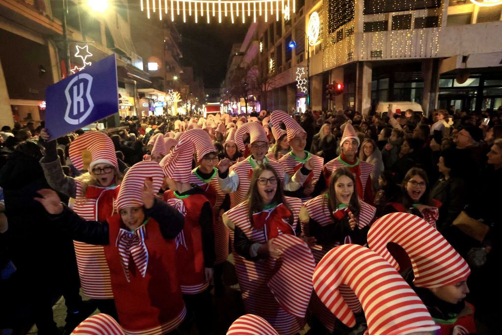 larissa-santa-city-christmas-parade-2024-5