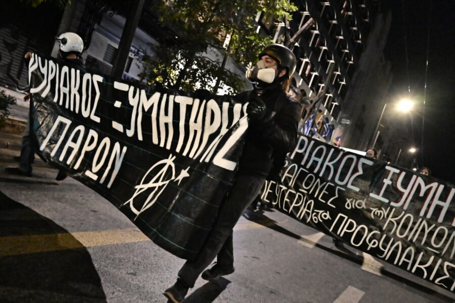 Πορεία αναρχικών στο κέντρο για τον ένα χρόνο από την έκρηξη στους Αμπελόκηπους - Ένταση στα Εξάρχεια