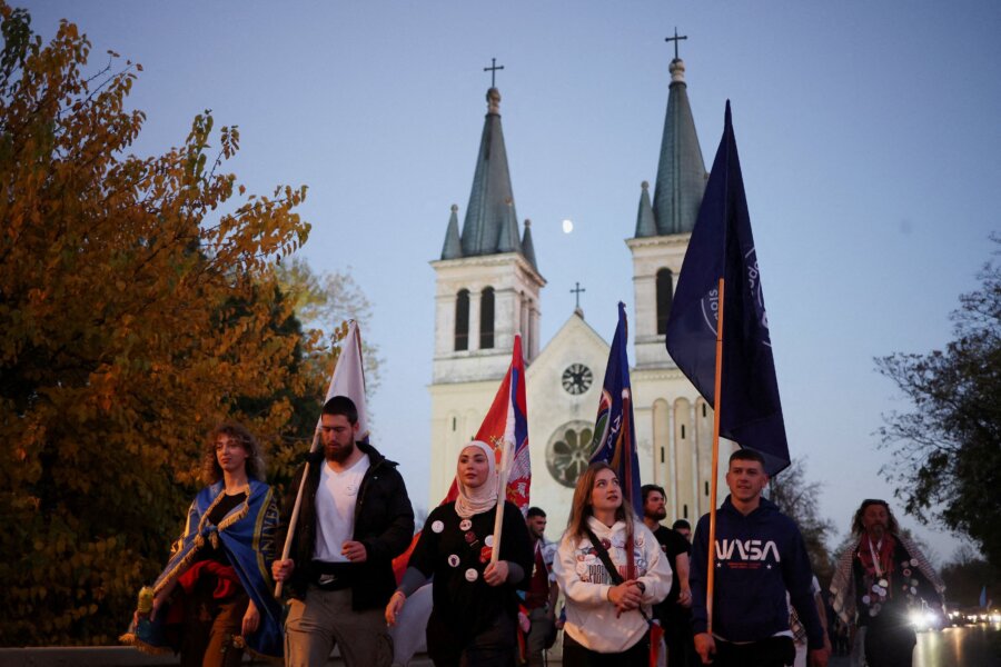 Νόβι Σαντ, ένας χρόνος μετά - Ολονύχτια συγκέντρωση διαμαρτυρίας στο σημείο του δυστυχήματος