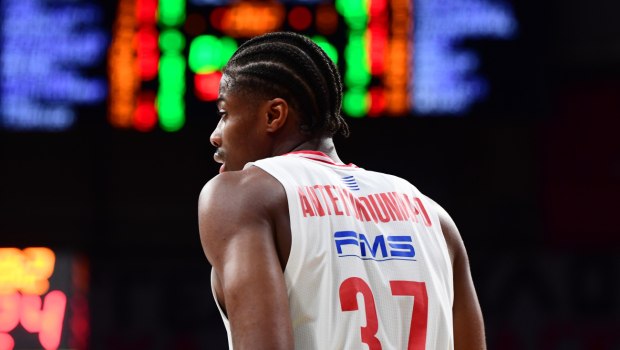 Πρόβλημα στο μάτι για τον Κώστα Αντετοκούνμπο