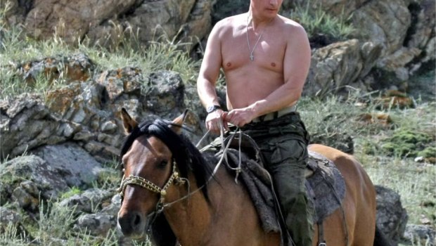 Η ανατομία των ισχυρών ανδρών: Γιατί οι πολιτικοί ηγέτες επιδεικνύουν τους μυς τους;