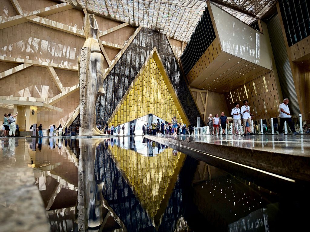 Το Μεγάλο Αιγυπτιακό Μουσείο ανοίγει τις πύλες του: Ο θησαυρός του Τουταγχαμών, 100.000 εκθέματα και μια νέα εποχή για τον τουρισμό