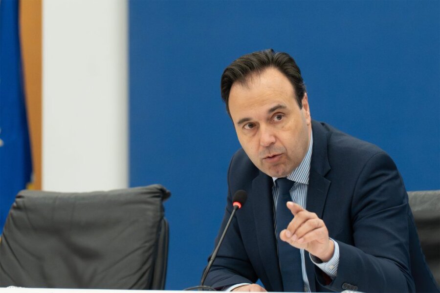 Δημήτρης Παπαστεργίου: Επιστολή σε διαδικτυακές πλατφόρμες για έλεγχο ηλικίας ανηλίκων