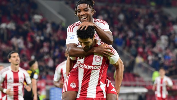 Ο Ολυμπιακός νίκησε και τον Άρη και μια απαράδεκτη διαιτησία