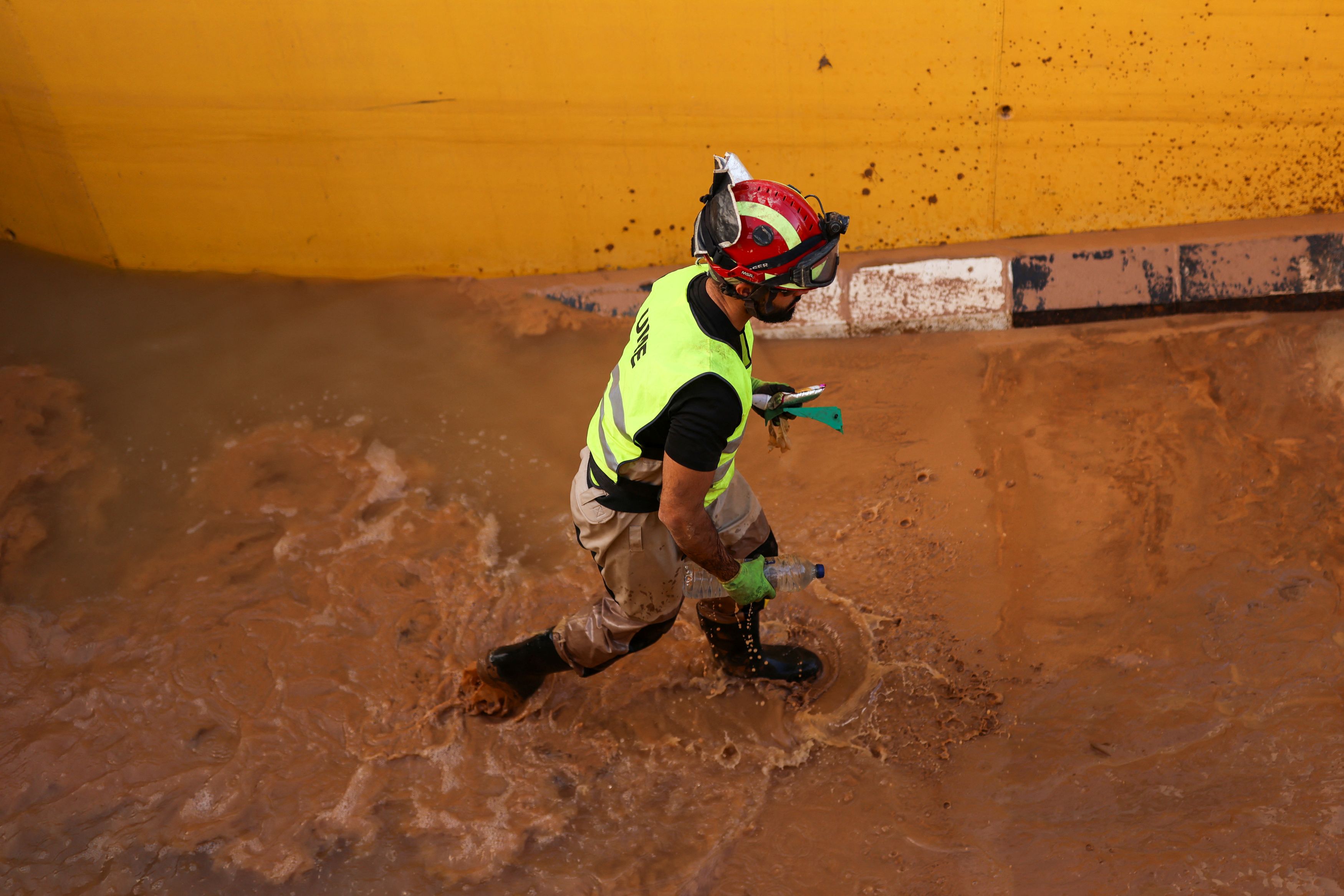 Ισπανία: Παραιτήθηκε ο πρόεδρος της Βαλένθια μετά τη δημόσια κατακραυγή για τις θανατηφόρες πλημμύρες