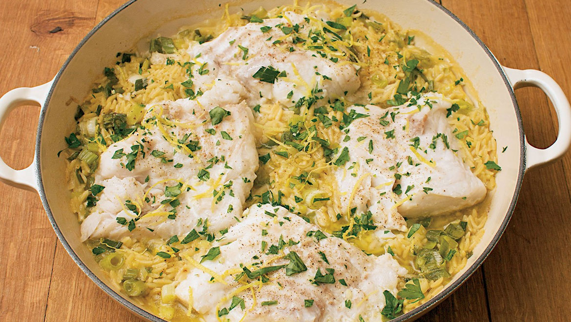 Φιλέτο ψαριού με σπανάκι και κριθαράκι