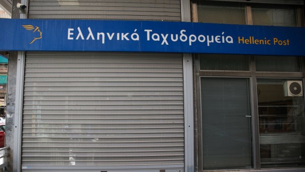 «Κομφούζιο» στα ΕΛΤΑ: Πολίτες φτάνουν στα κλειστά καταστήματα - «Δεν το γνωρίζαμε»