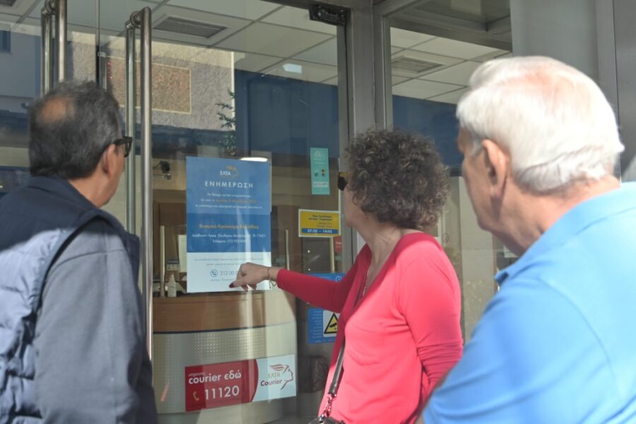 «Καζάνι που βράζει» η ΝΔ για το κλείσιμο των ΕΛΤΑ: Θυελλώδης συνεδρίαση 90 βουλευτών – «Πάρτε το πίσω»