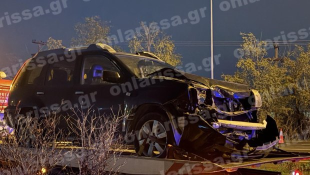 Μετωπική σύγκρουση οχημάτων στη Λάρισα με τέσσερις τραυματίες