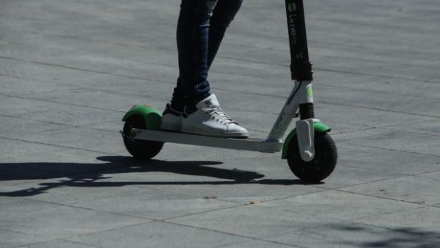 Θεσσαλονίκη: 13χρονος άρπαξε ηλεκτρικό πατίνι από 21χρονο απειλώντας τον ότι έχει μαχαίρι