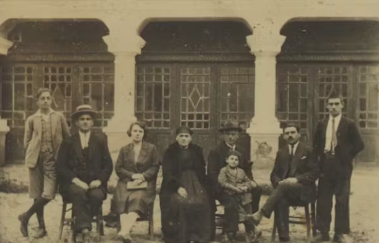 Η Έκθεση του ΙΜΜΑ «Γιάννης και Μίλτος Μανάκια. Τα πρόσωπα πίσω από τον φακό» ταξιδεύει στη Φλώρινα