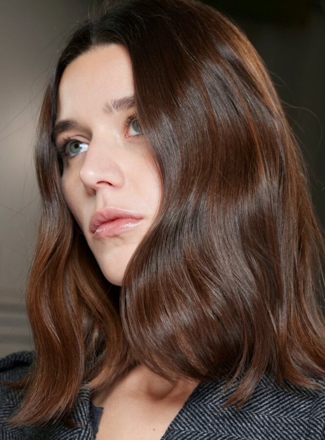 Hair Gloss: Το προϊόν-κλειδί για εντυπωσιακή λάμψη στα μαλλιά