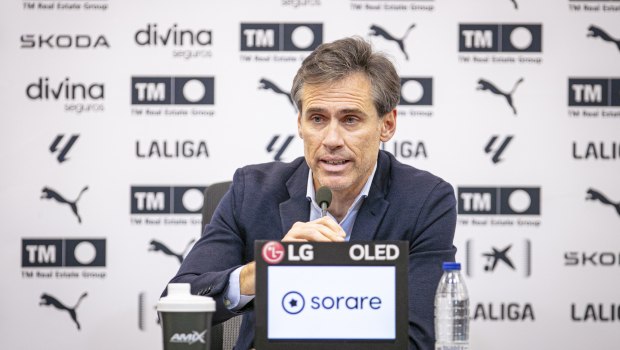 Κανιθάρες για Κορόνα: «Δεν έχει αξιοπρέπεια»