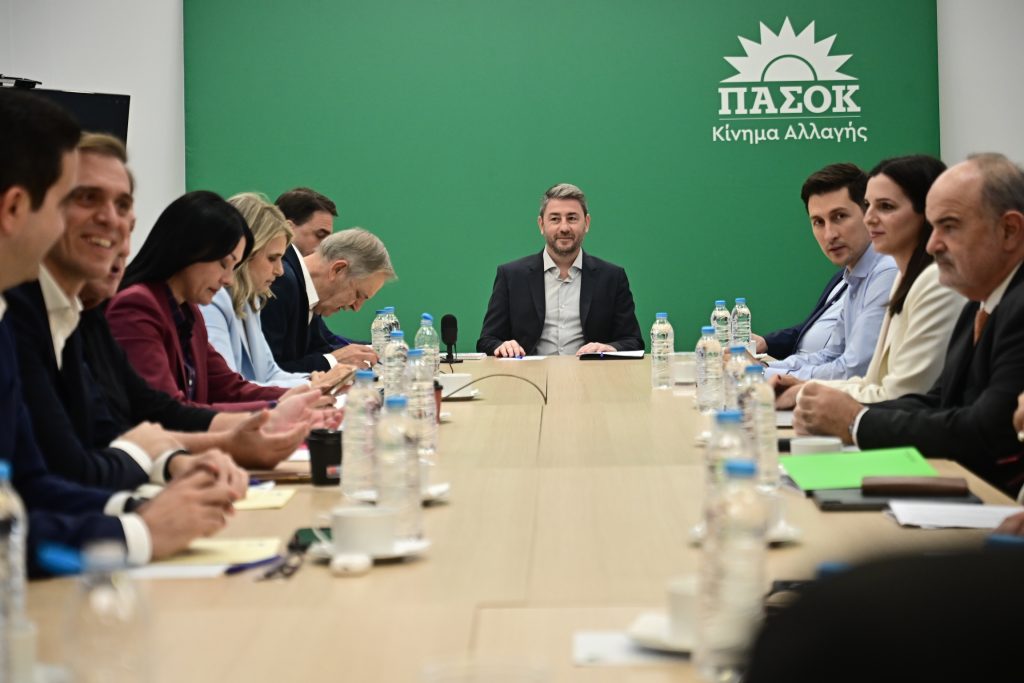 ΠΑΣΟΚ: Eστειλαν τη… βελόνα στο Συνέδριο