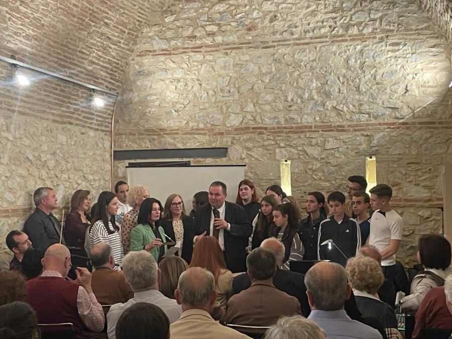 1-diasxoliki-omada-me-syggelaki