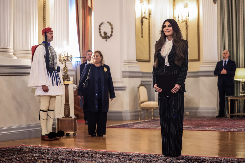 Στο ΥΠΕΞ η νέα πρέσβης των ΗΠΑ: Συνάντηση γνωριμίας Γεραπετρίτη – Γκίλφοϊλ