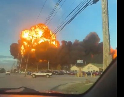 Τραγωδία στο Κεντάκι: Τουλάχιστον 7 νεκροί από τη συντριβή αεροσκάφους της UPS – Δείτε βίντεο