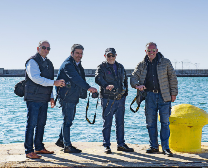 Θεσσαλονίκη: Οι «Αυτόπτες Μάρτυρες» με 20 καρέ του Θερμαϊκού – Έκθεση φωτογραφίας για καλό σκοπό στο καφέ-μπαρ «Θερμαϊκός»