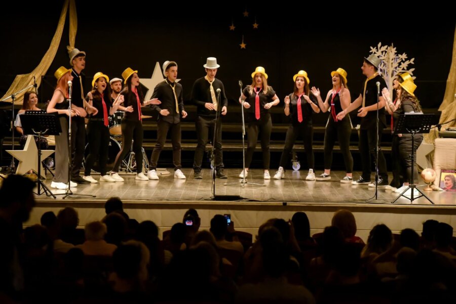 ethhiki-lyriki-skini