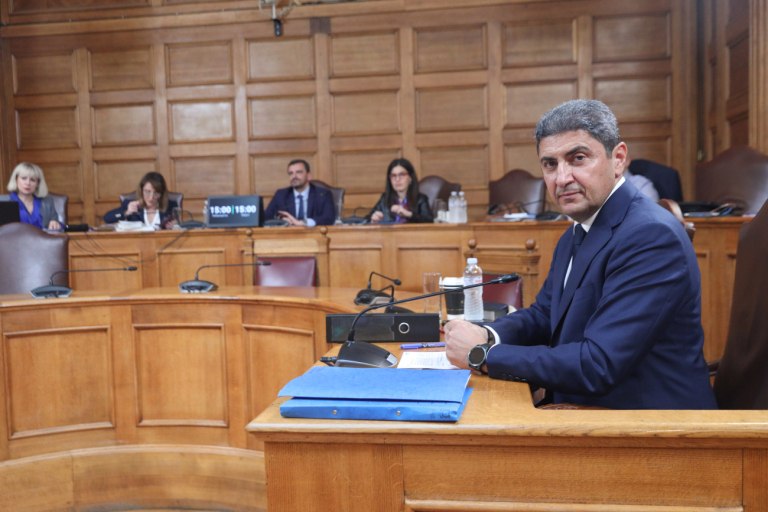 Αθώος, θεσμικός και ανεύθυνος σε όλα δηλώνει ο Αυγενάκης στην εξεταστική επιτροπή για τον ΟΠΕΚΕΠΕ