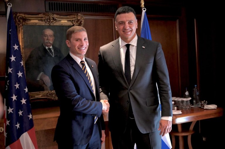 Συνάντηση Κικίλια με τον υφυπουργό Εξωτερικών των ΗΠΑ - «Θα συνεργαστούμε προς όφελος της μέσης οικογένειας»