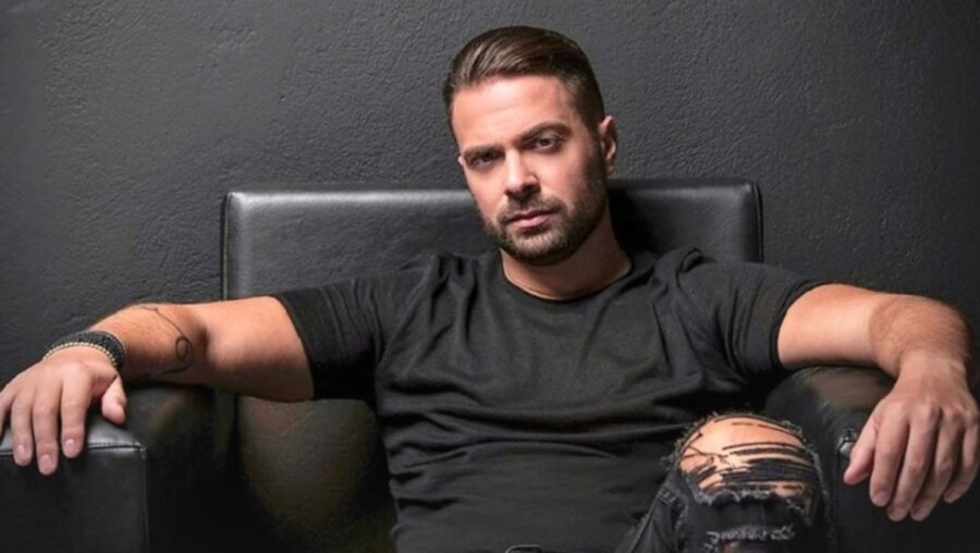 Ηλίας Βρεττός: Συγκλονίζει για το σοβαρό τροχαίο του - «Έχω μέσα μου μέταλλα, σίδερα, βίδες, πλέγματα και τεράστιες πληγές»