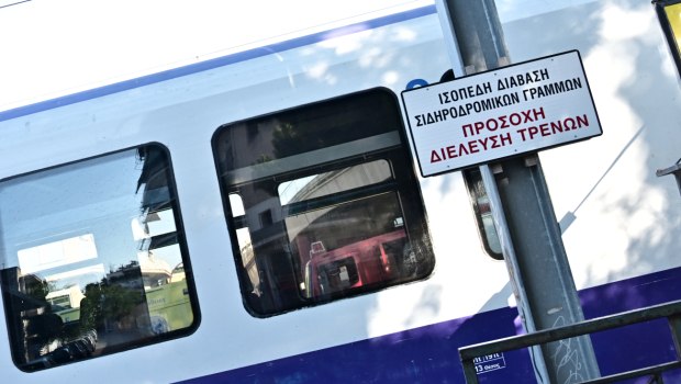 ΟΣΕ: Διαψεύδει ότι τρένο μπήκε σε λάθος γραμμή στη Θεσσαλονίκη αλλά παραμένει ένα ερώτημα