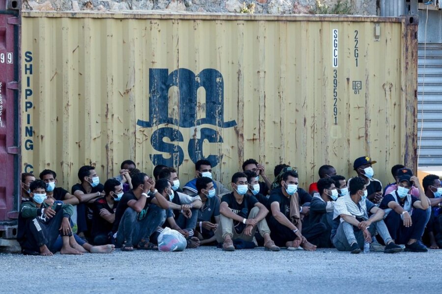 Προσφυγικό: Κέντρα απέλασης στην Αφρική… made in Greece