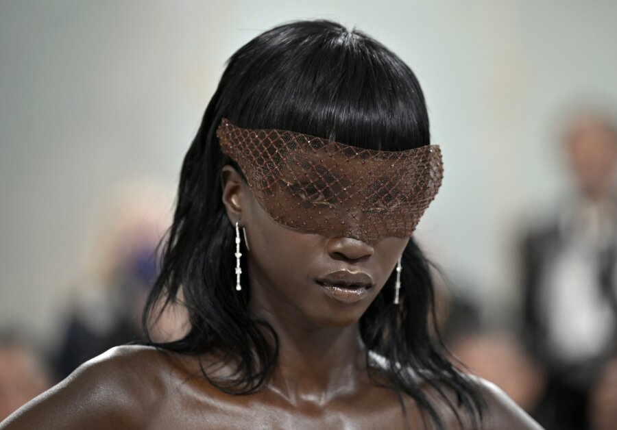 Η Άνοκ Γιάι στέφθηκε «Μοντέλο της Χρονιάς» πριν την επίσημη τελετή των Fashion Awards 2025