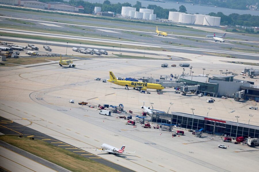 Αεροδρόμιο με αεροπλάνα