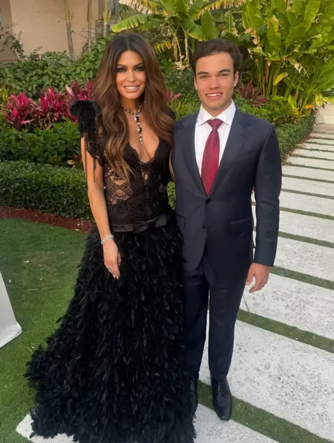 Η Κίμπερλι Γκίλφοϊλ στο εστιατόριο του μουσείου της Ακρόπολης- «Απολαμβάνω το ελληνικό φαγητό»