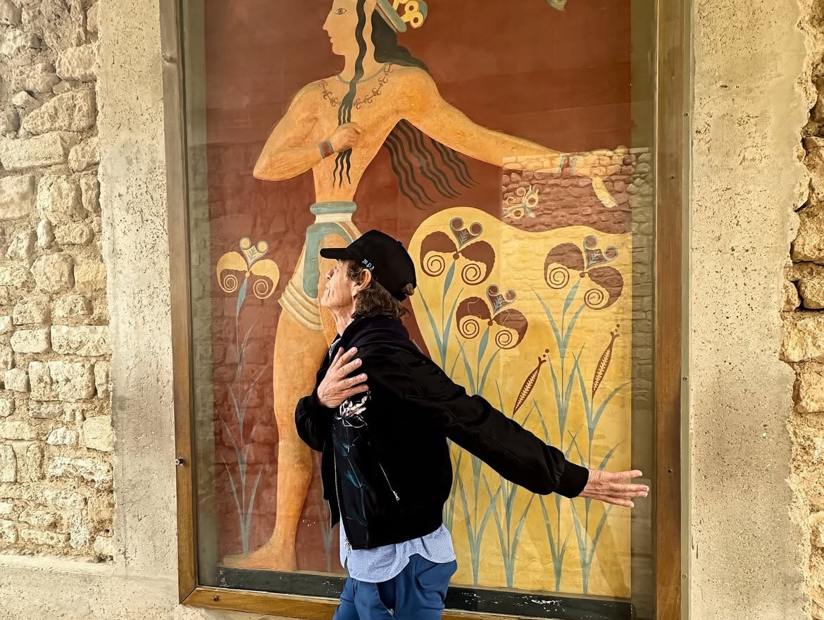 Ο Μικ Τζάγκερ στην Κρήτη – Περιηγήσεις, φωτογραφίσεις και χαλαρές στιγμές στο νησί