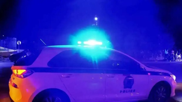 Άγριο έγκλημα στη Βοιωτία - Άνδρας βρέθηκε απανθρακωμένος και δεμένος με χειροπέδες μέσα σε κλεμμένο αυτοκίνητο