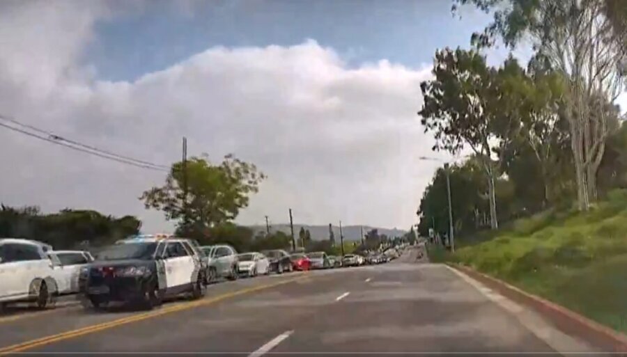 Δραματικές εικόνες στις ΗΠΑ: Χιλιάδες Αμερικανοί περιμένουν στις ουρές για δωρεάν τρόφιμα