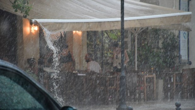 Καιρός: Σε ισχύ η πορτοκαλί προειδοποίηση - Οι περιοχές που θα σημειωθούν ισχυρές καταιγίδες