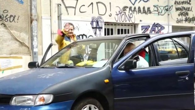Κυψέλη: Ζευγάρι συνταξιούχων ζει σε αυτοκίνητο τρία χρόνια - «Μπορεί να είμαστε άστεγοι, αλλά είμαστε αξιοπρεπείς»