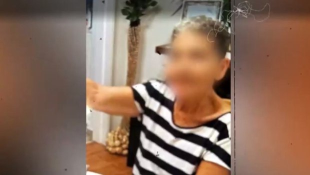 Πέθανε η 70χρονη που είχε δεχθεί επίθεση με πέτρα στη Γλυφάδα από 38χρονο άστεγο