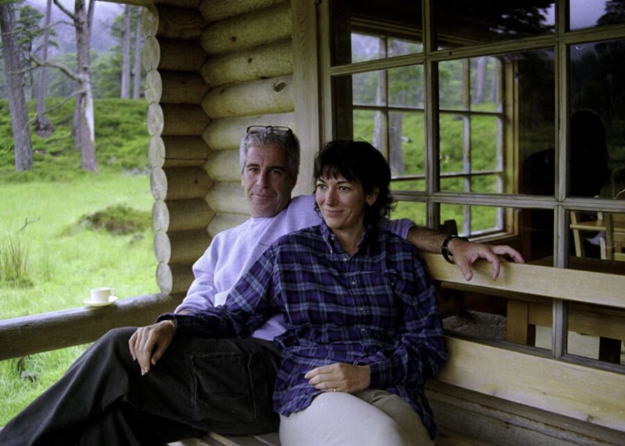 Γκισλέιν Μάξγουελ: «Εδώ δεν πέφτουν ποντίκια μέσα στο φαγητό» – Διαρροή email και «VIP μεταχείριση» στη νέα φυλακή