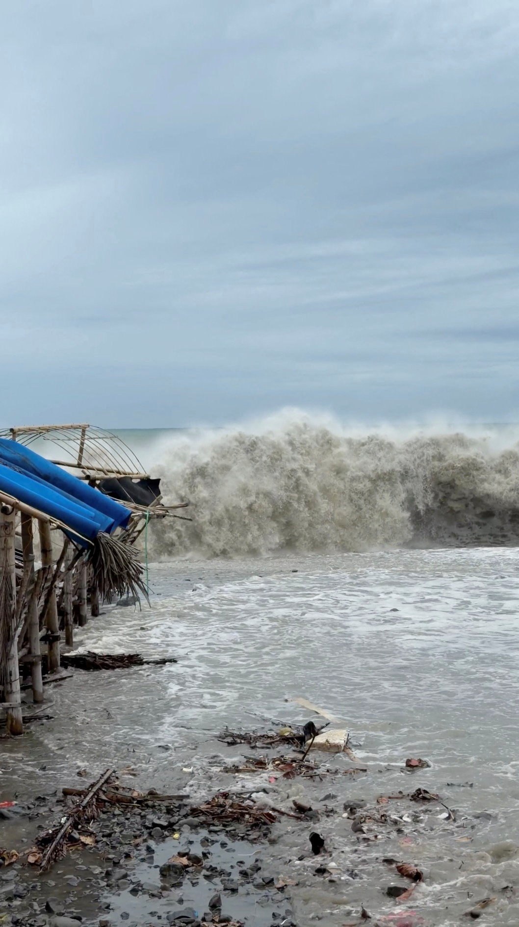 Φιλιππίνες: Πλημμύρες και παλιρροϊκά κύματα προκάλεσε ο υπερτυφώνας Φουνγκ-γουόνγκ – Τουλάχιστον δύο νεκροί